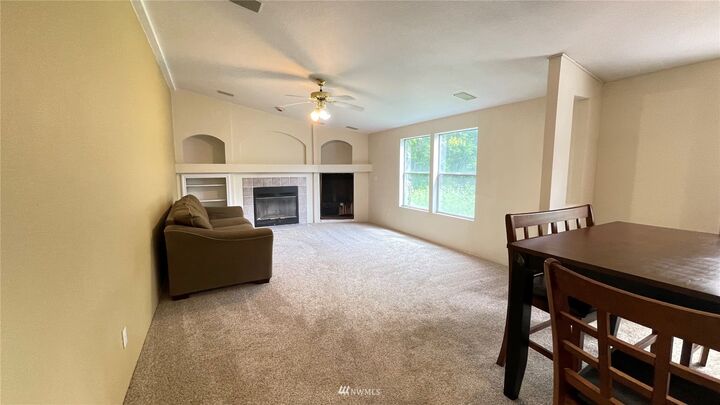 Property Photo: 210 Sequoia Lane WA 98926