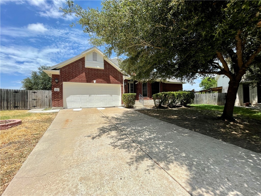 Property Photo: 6701 Kilt Court TX 78754