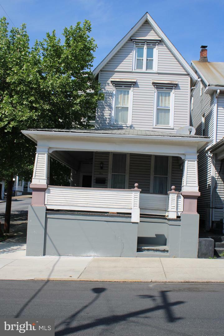 Property Photo:  1 S 4th St Street  PA 17113 