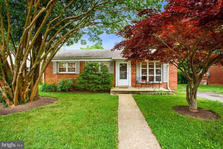 708 N Florida Street  Arlington VA 22205 photo