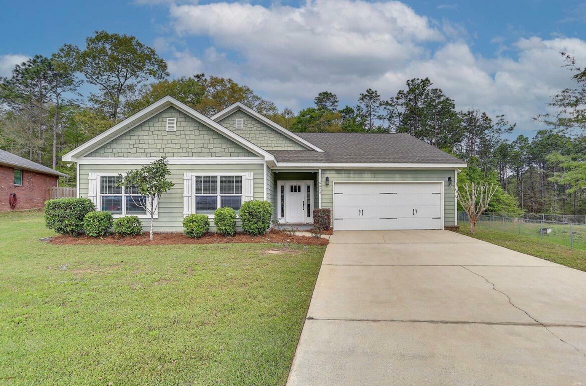 Property Photo: 6024 Trestle Street FL 32536