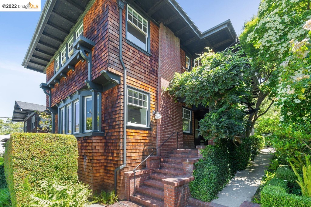 Property Photo: 12 Monte Ave CA 94611-3717
