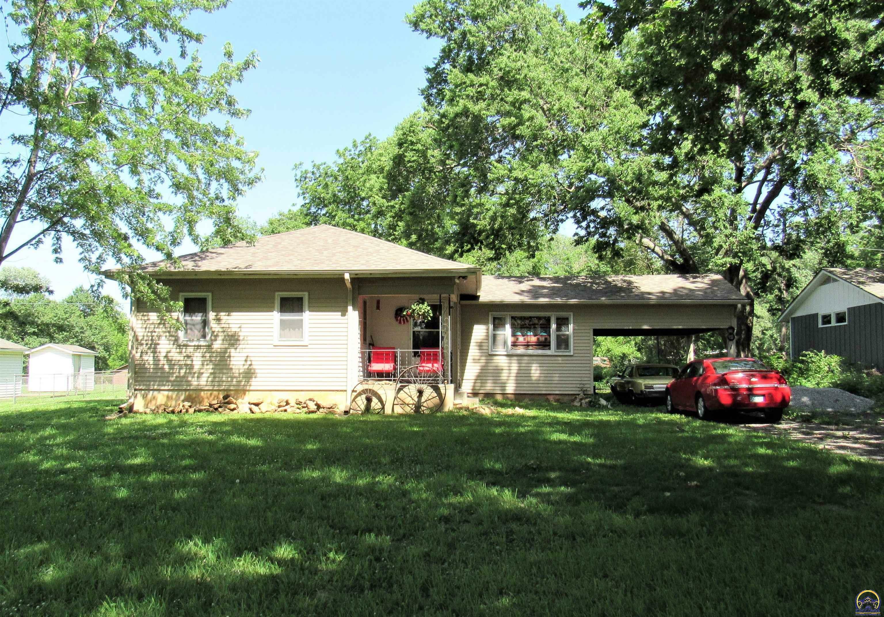 Property Photo:  726 SE Tecumseh Rd  KS 66542 