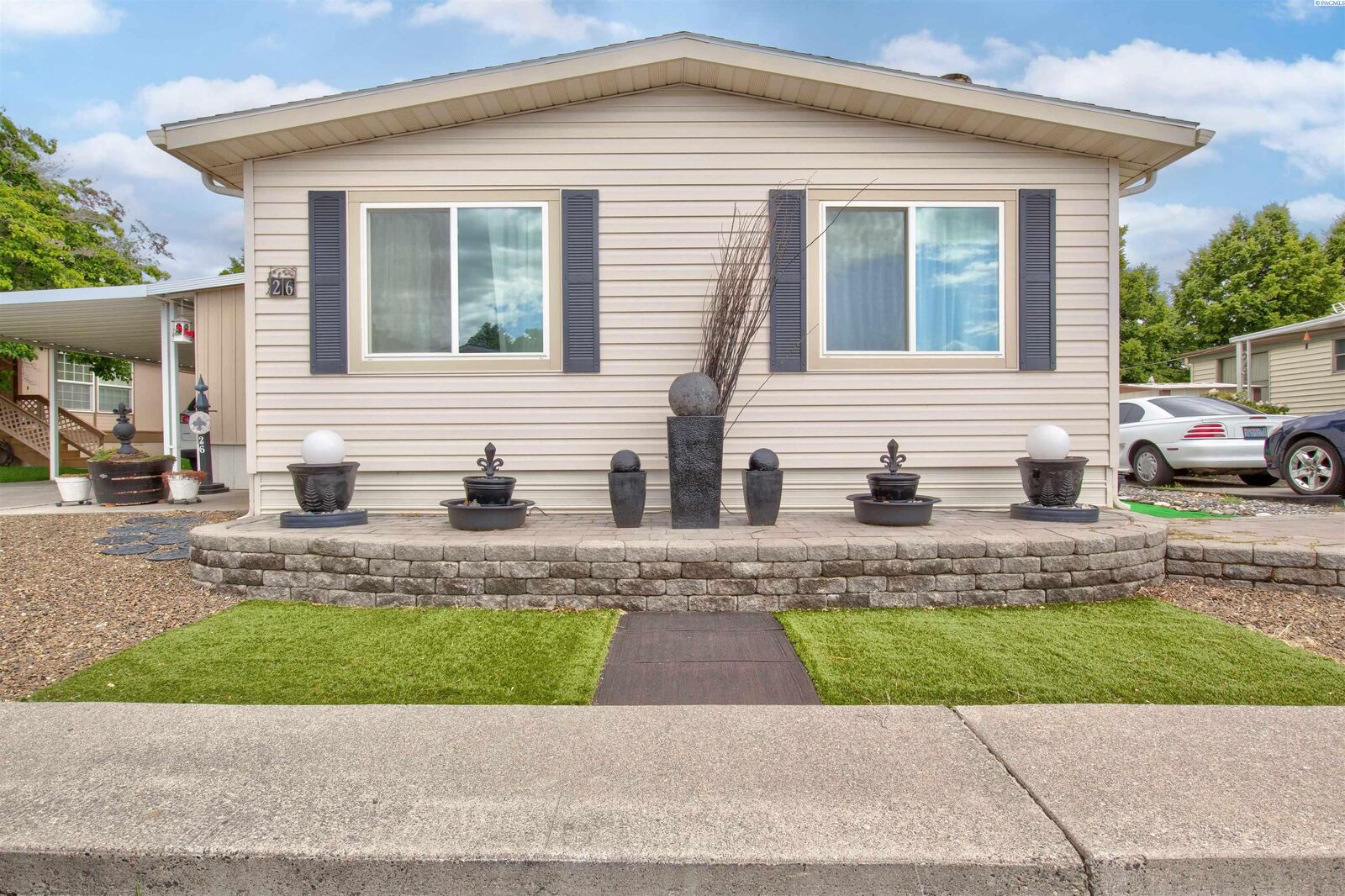 Property Photo:  26 Mercury Dr.  WA 99354 