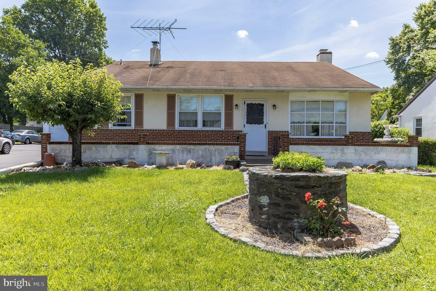 Property Photo: 221 Fitzwatertown Road PA 19090