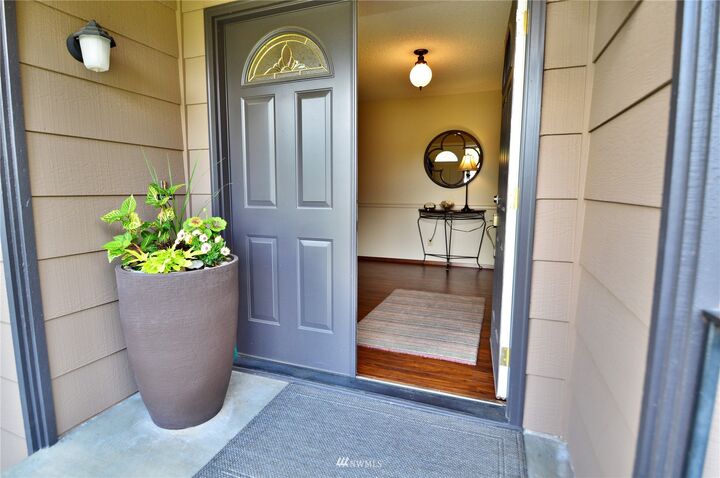 Property Photo: 1102 Pike Street NE WA 98002