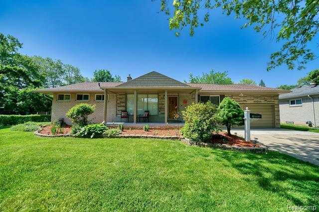 Property Photo: 19552 Woodmont Street MI 48225