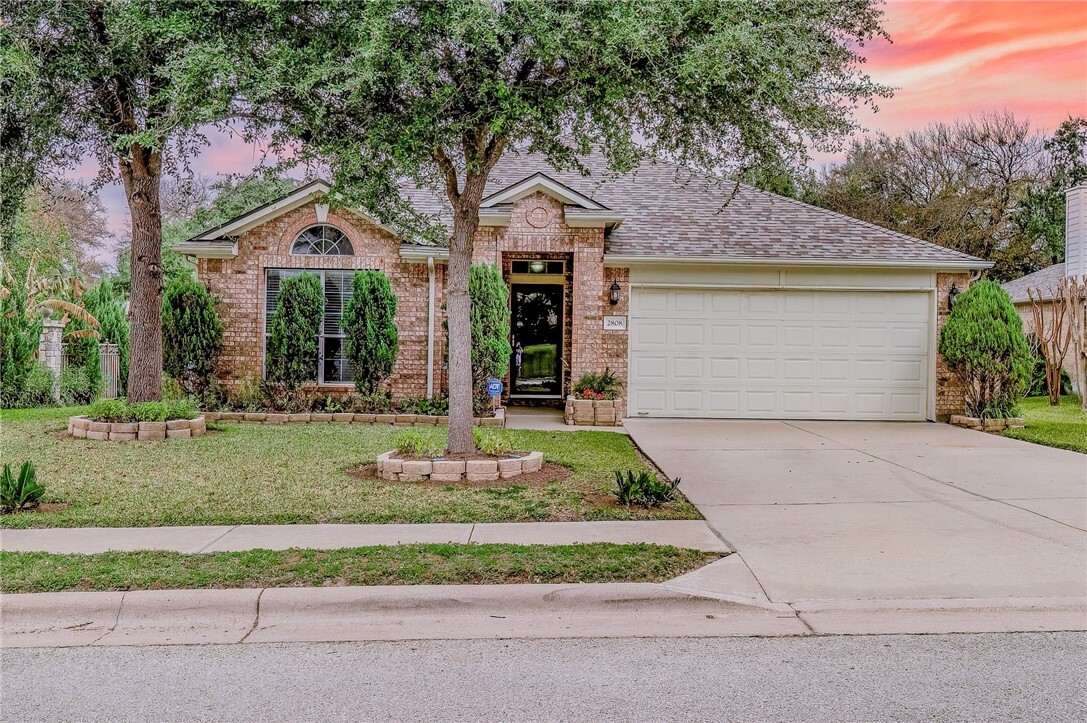 Property Photo: 2808 Barefoot Lane TX 78665