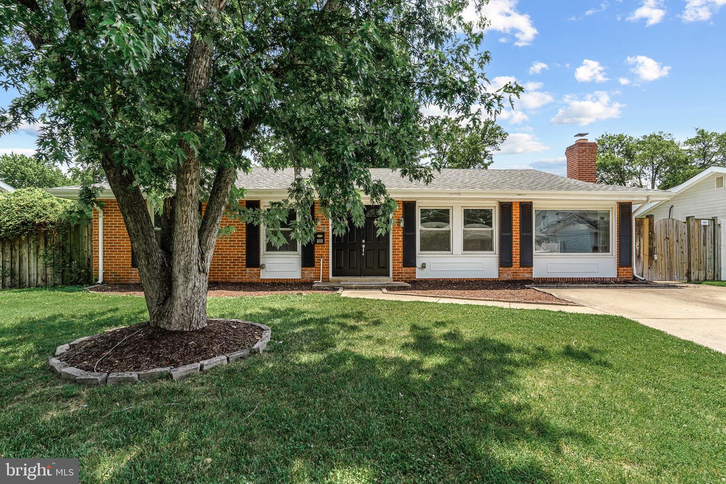 Property Photo: 1018 S Ironwood Road VA 20164