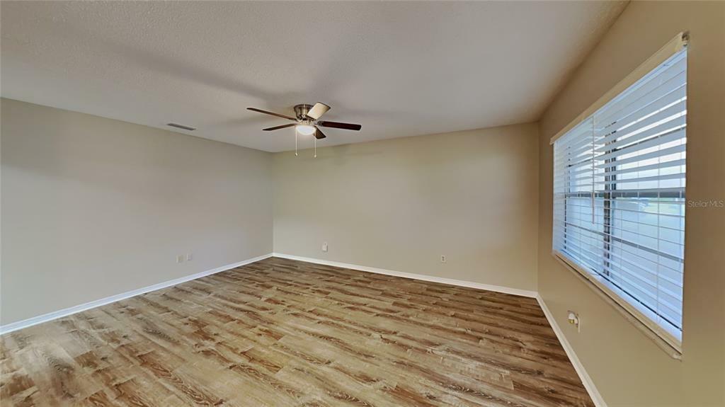 Property Photo:  1107 Halton Court  FL 33573 