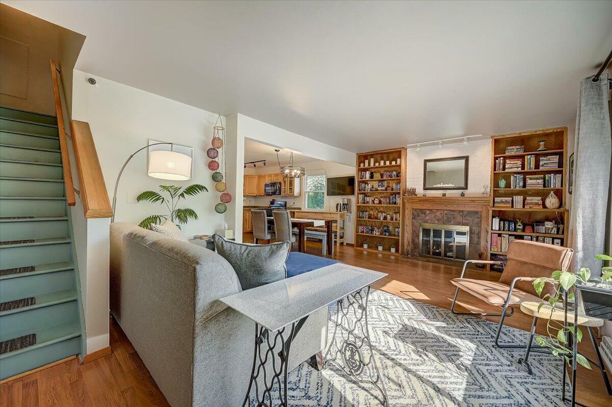 Property Photo: 1407 Josephine St F WI 53186