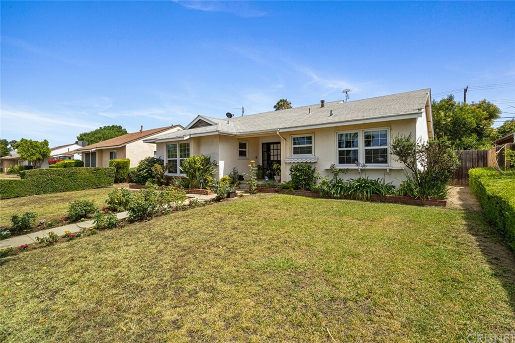 Property Photo:  19004 Victory Boulevard  CA 91335 