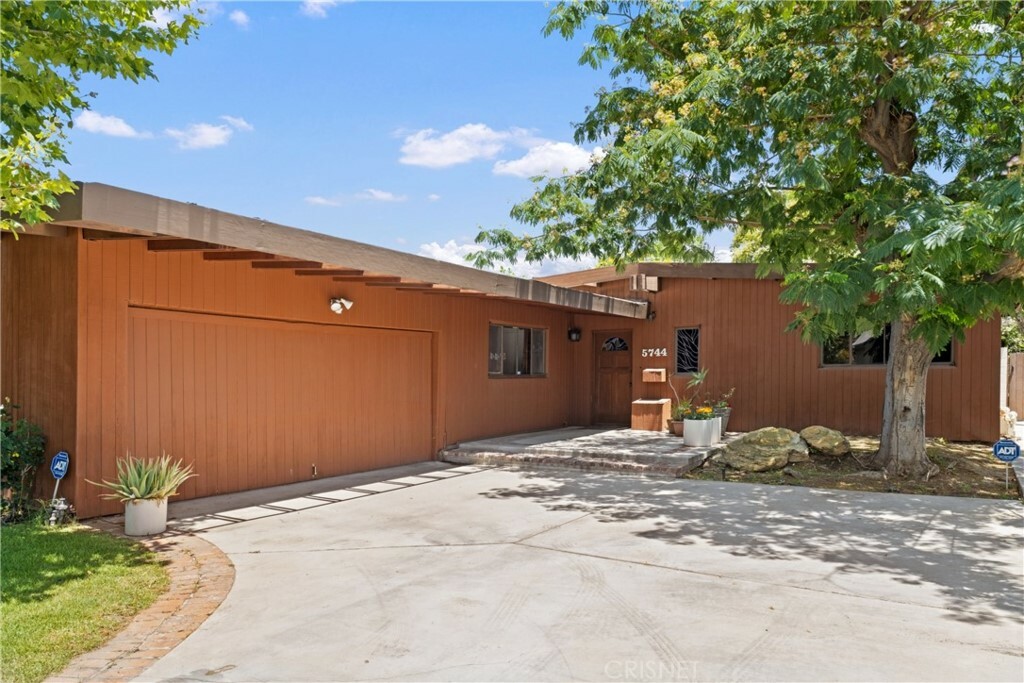 Property Photo:  5744 Graves Avenue  CA 91316 