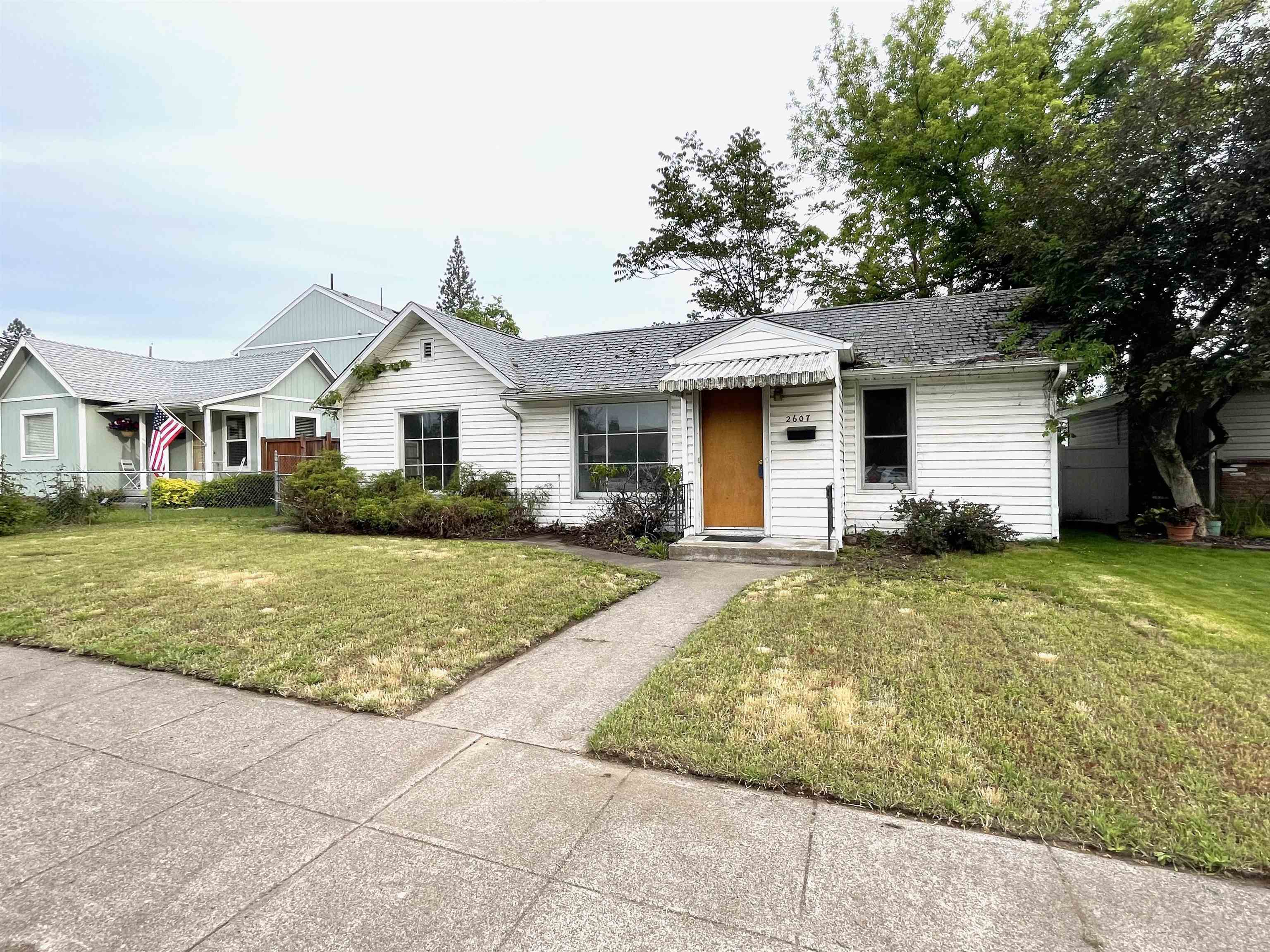 Property Photo:  2607 W Kiernan Ave  WA 99205 