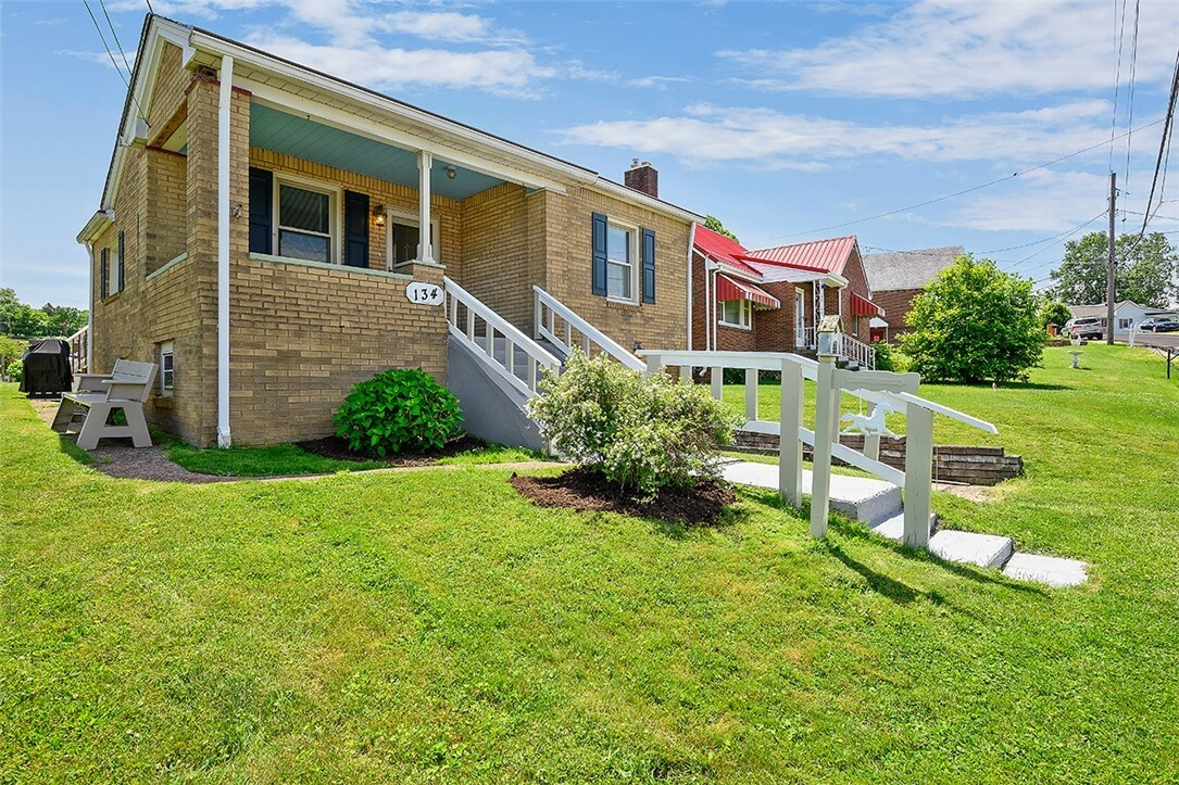 Property Photo:  134 Wylie Ave  PA 15363 