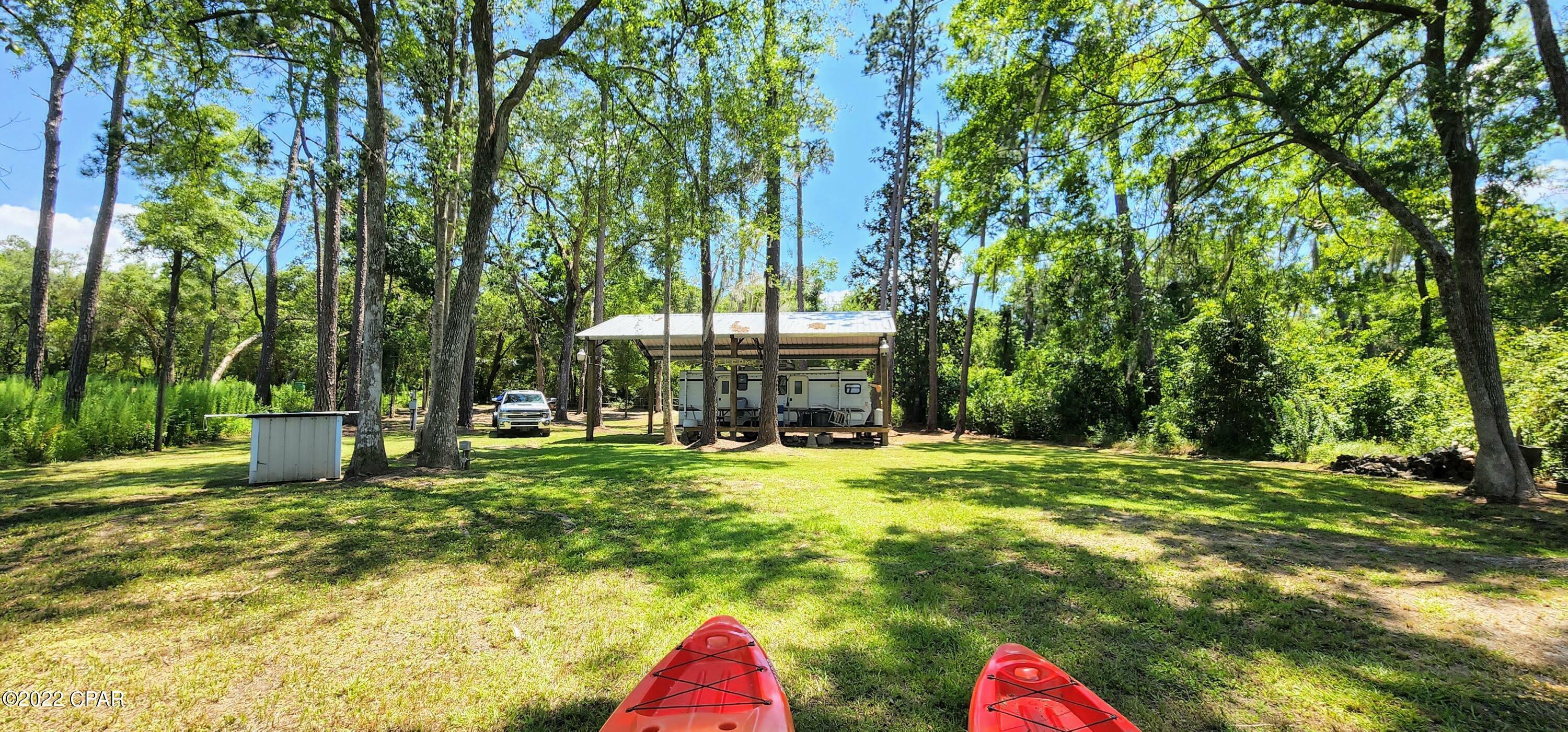 Property Photo: 3270 Lakeshore Drive FL 32428