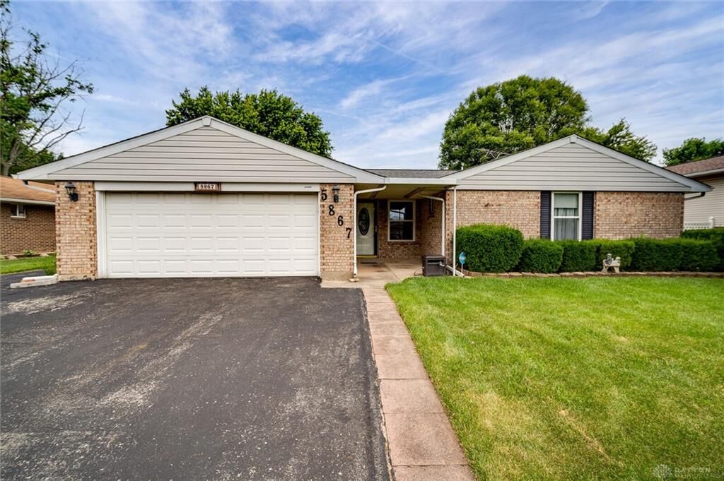 Property Photo: 5867 Charlesgate Road OH 45424