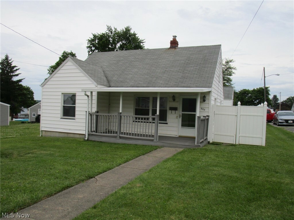 Property Photo:  603 N Hazelwood Avenue  OH 44509 