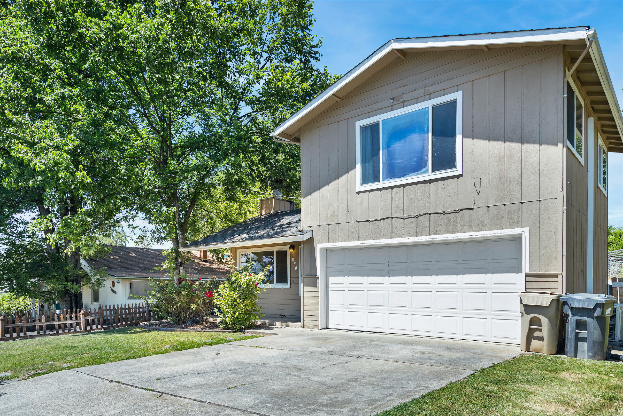 Property Photo: 1038 NE Savage Street OR 97526