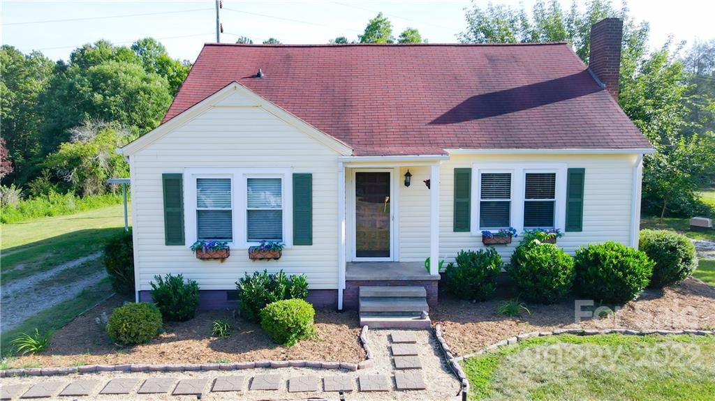 Property Photo: 118 Baxter Street NC 28655