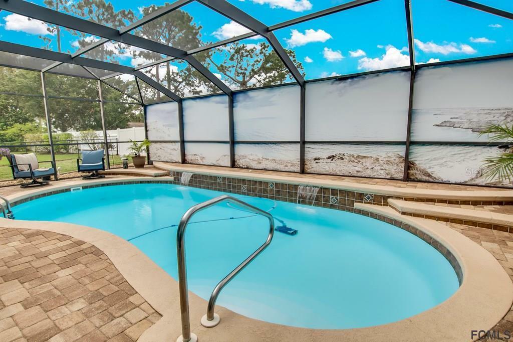 Property Photo: 16 Freeland Lane FL 32137