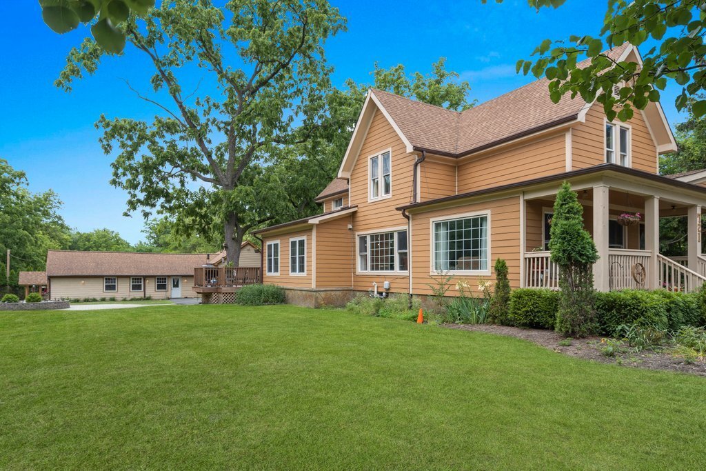 Property Photo: 721 E Chicago Street IL 60120