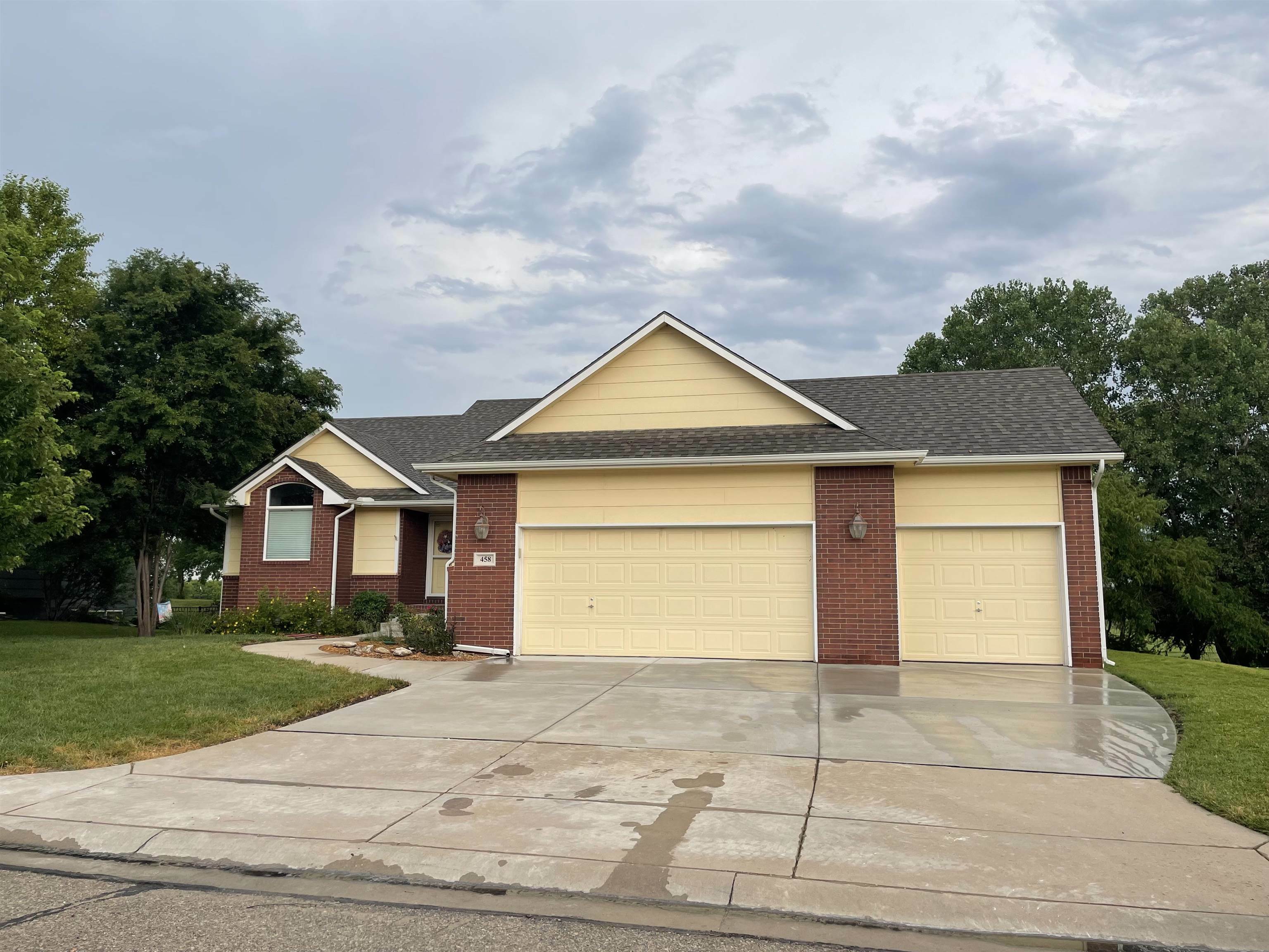 Property Photo:  458 S Nineiron St  KS 67235 