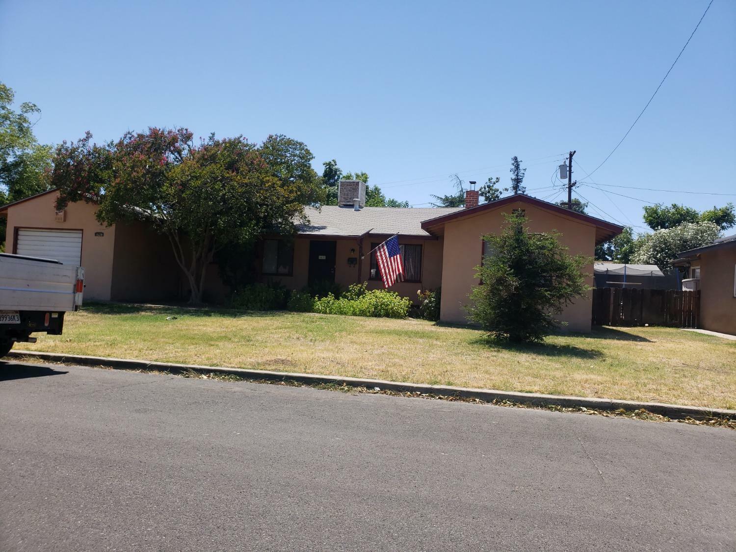 Property Photo:  1529 N Rowell Avenue  CA 93703 