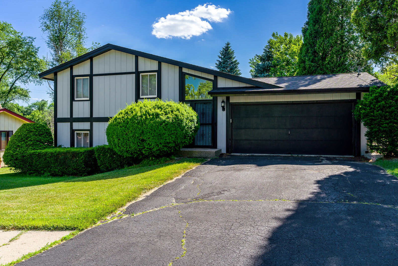 Property Photo: 4763 E Lawn Drive IL 61108