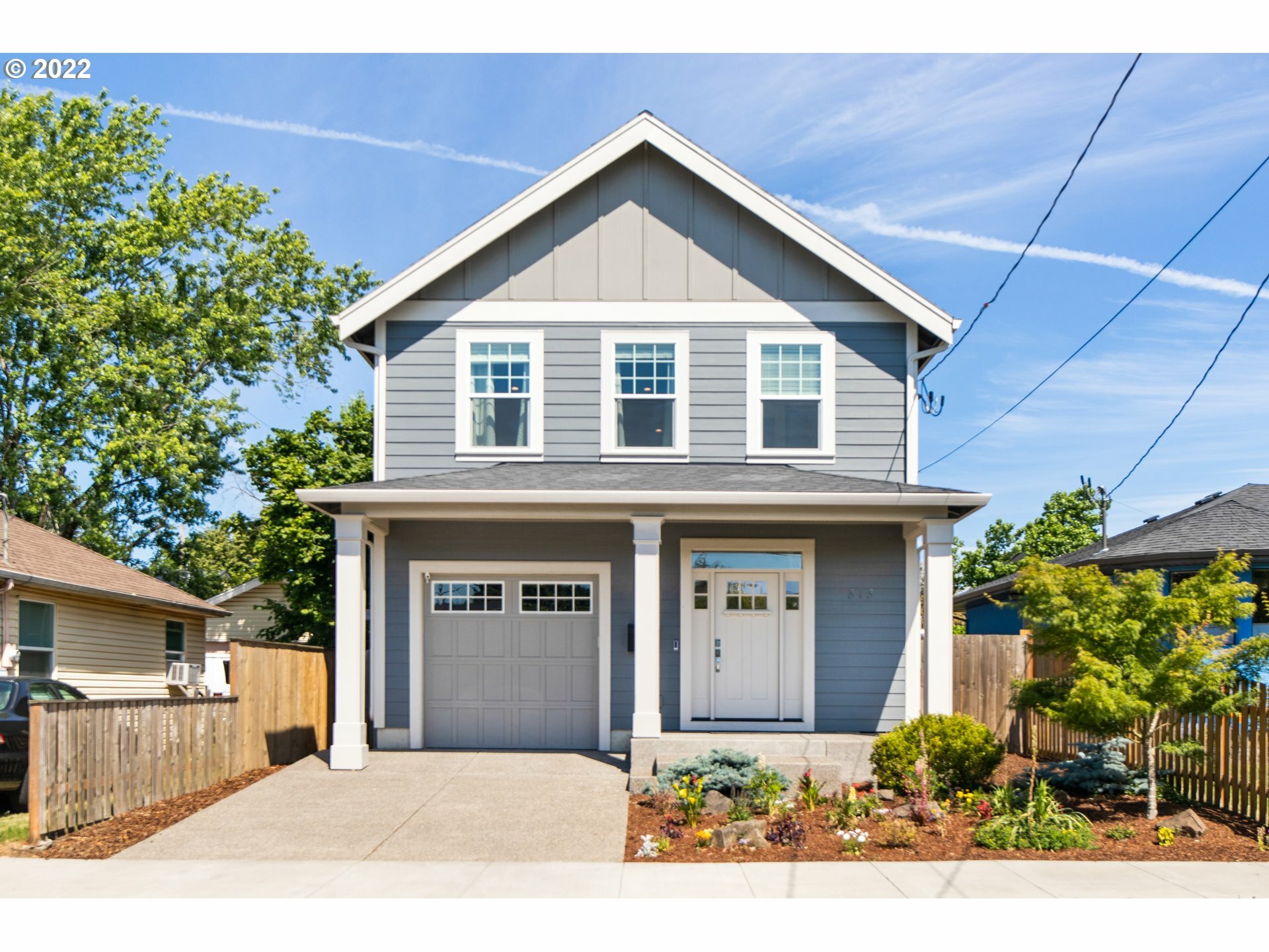 Property Photo: 818 NE 77th Ave OR 97213