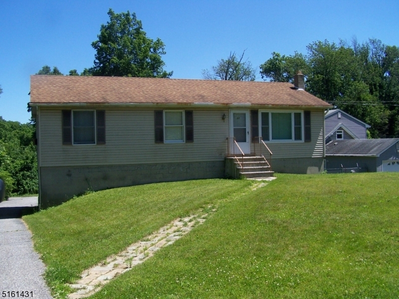 Property Photo:  22 Wawayanda Rd  NJ 07422 