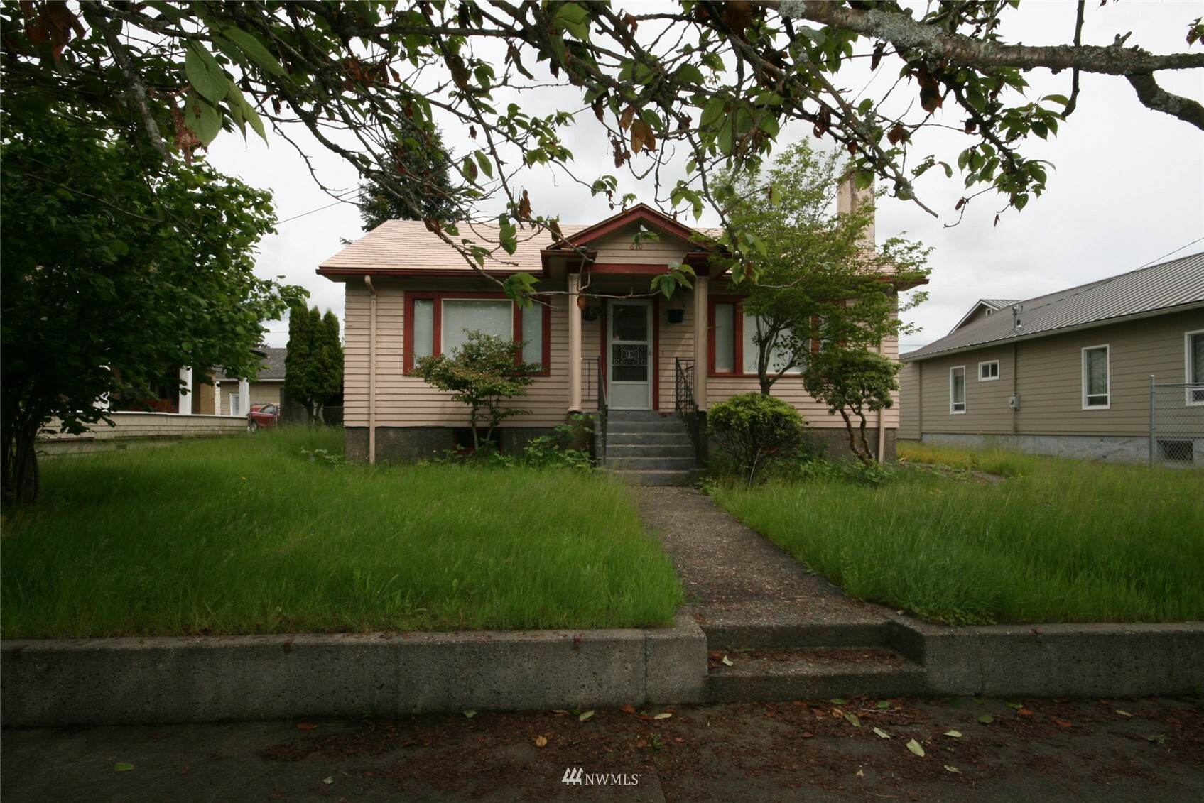 Property Photo:  610 W Main Street  WA 98541 