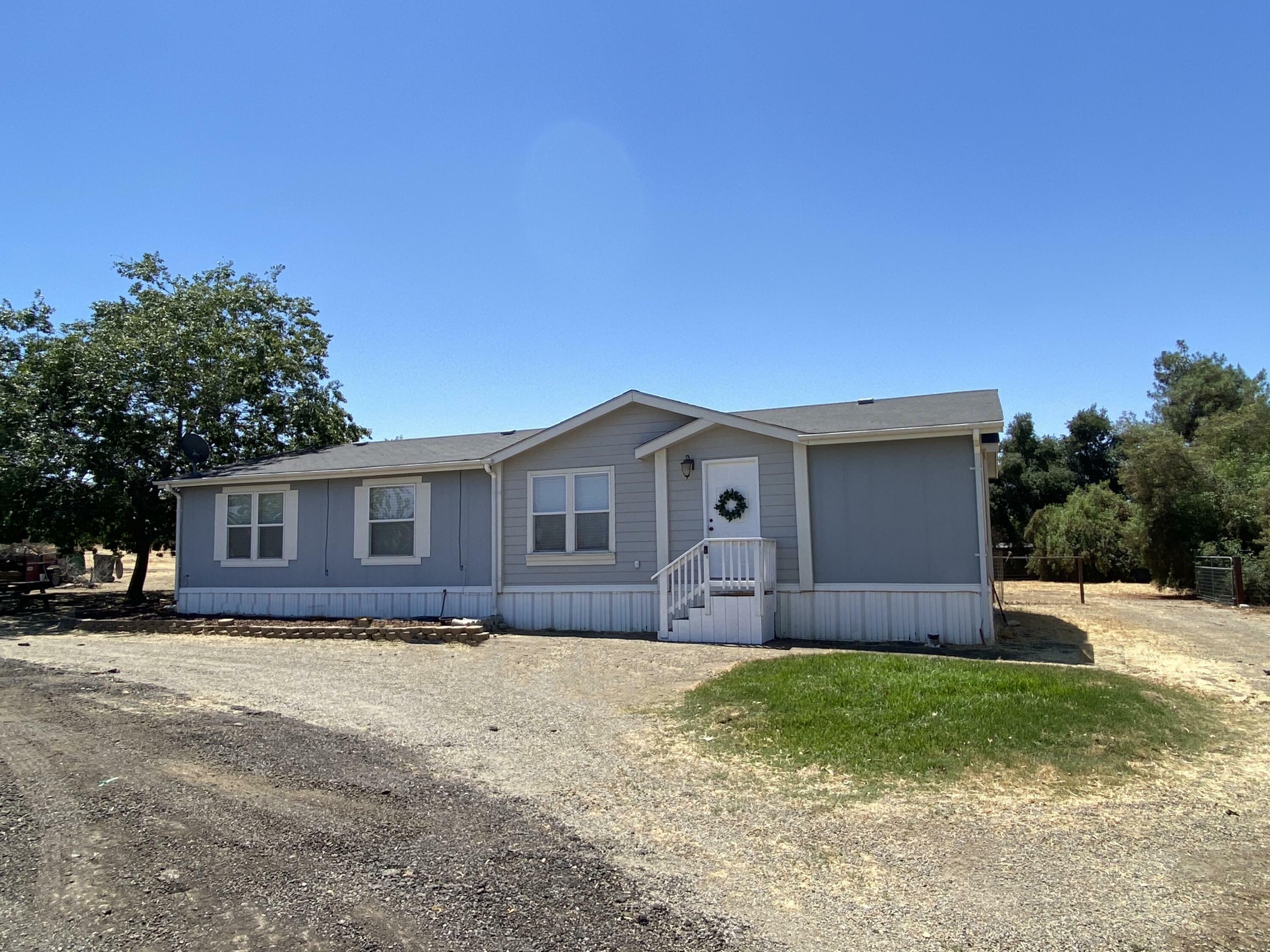 Property Photo:  28473 Avenue 140  CA 93257 