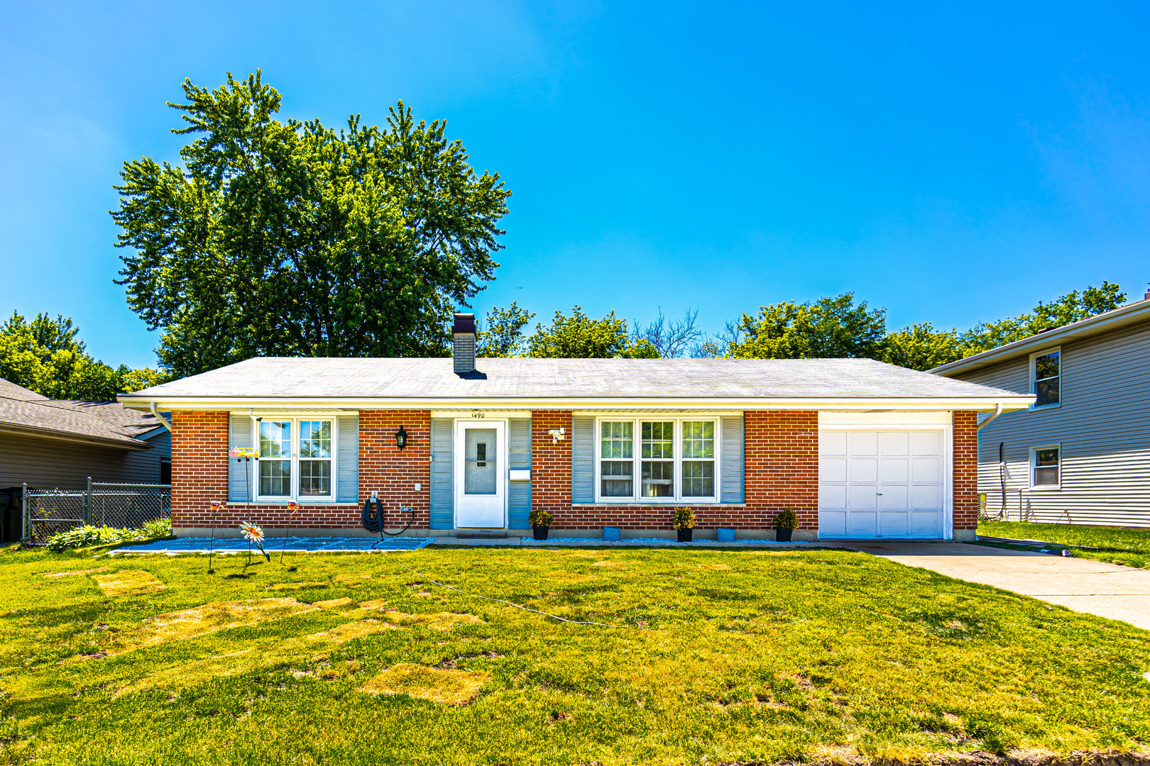 Property Photo: 1490 N Oakmont Road IL 60169