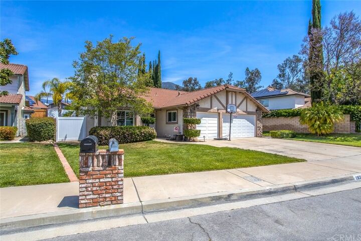 Property Photo: 28392 Greenfield Lane CA 92346