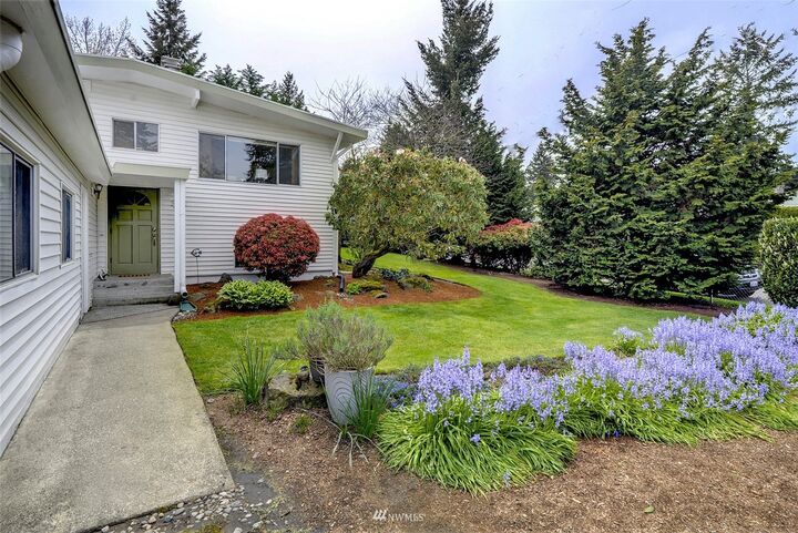 Property Photo:  15107 SE 42nd Place  WA 98006 