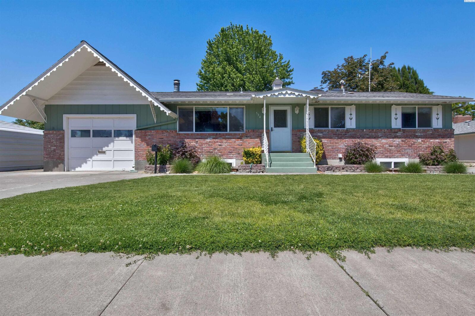 Property Photo:  534 Holly  WA 99354 