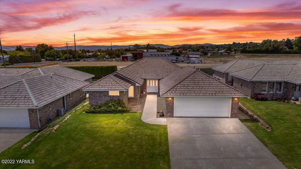 Property Photo: 5101 Summitview Ave 20 WA 98908