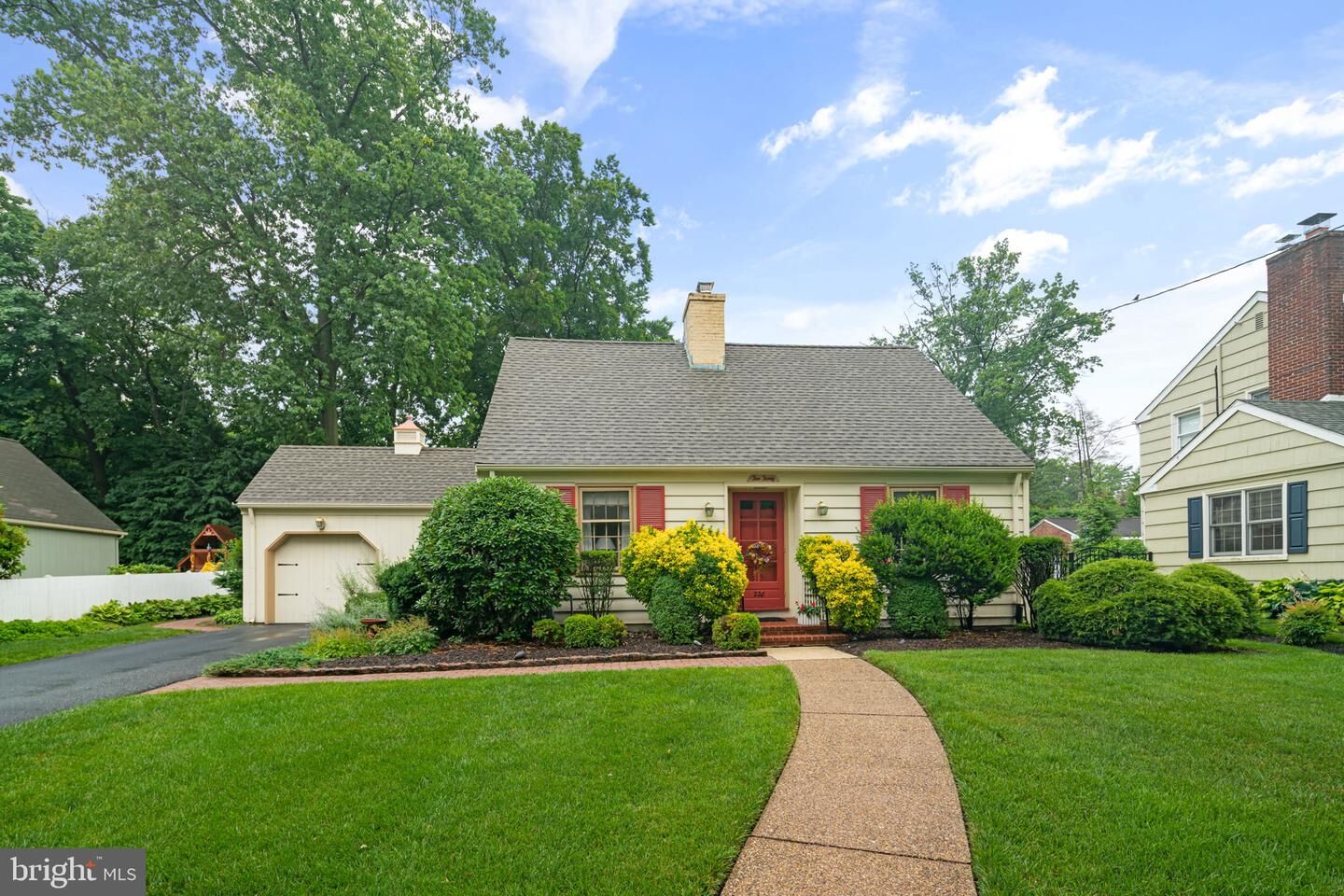 Property Photo:  220 Hickory Lane  NJ 08033 