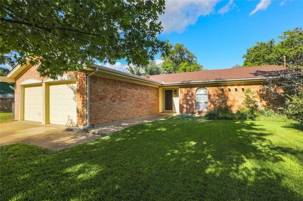 Property Photo:  1105 Oak Forest Drive  TX 76114 