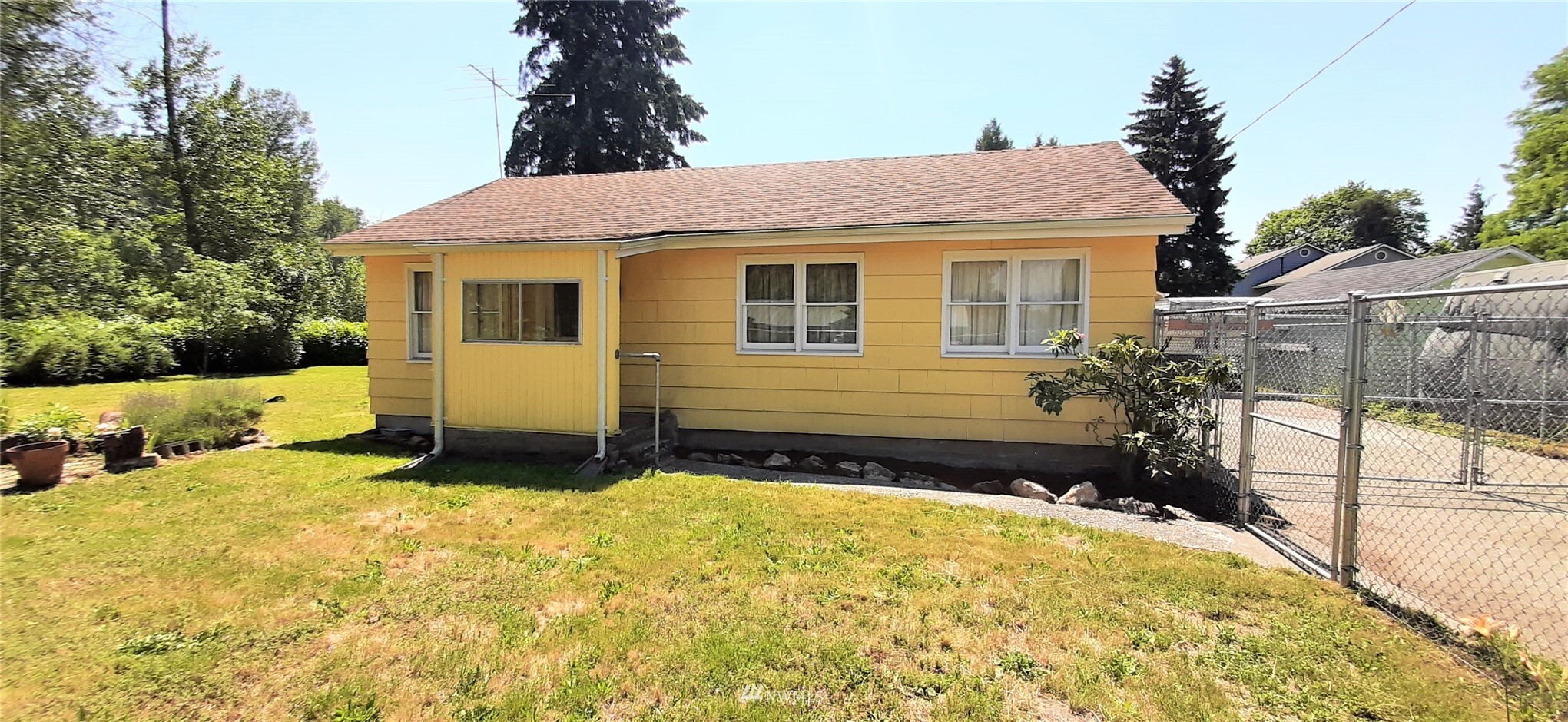 Property Photo:  2130  2nd Street SE  WA 98002 