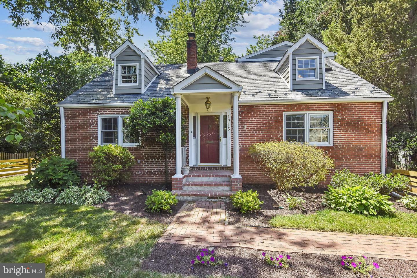 1215 Olde Towne Road  Alexandria VA 22307 photo
