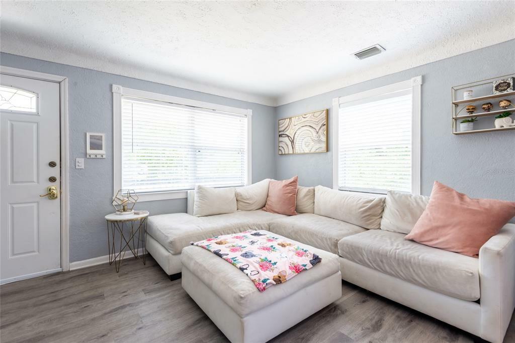 Property Photo: 1320 36th Avenue N FL 33704