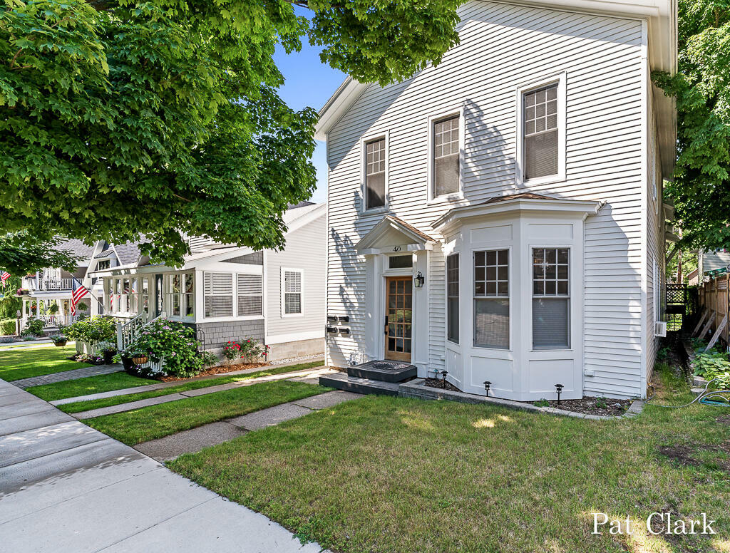 Property Photo:  425 Lafayette Avenue  MI 49417 