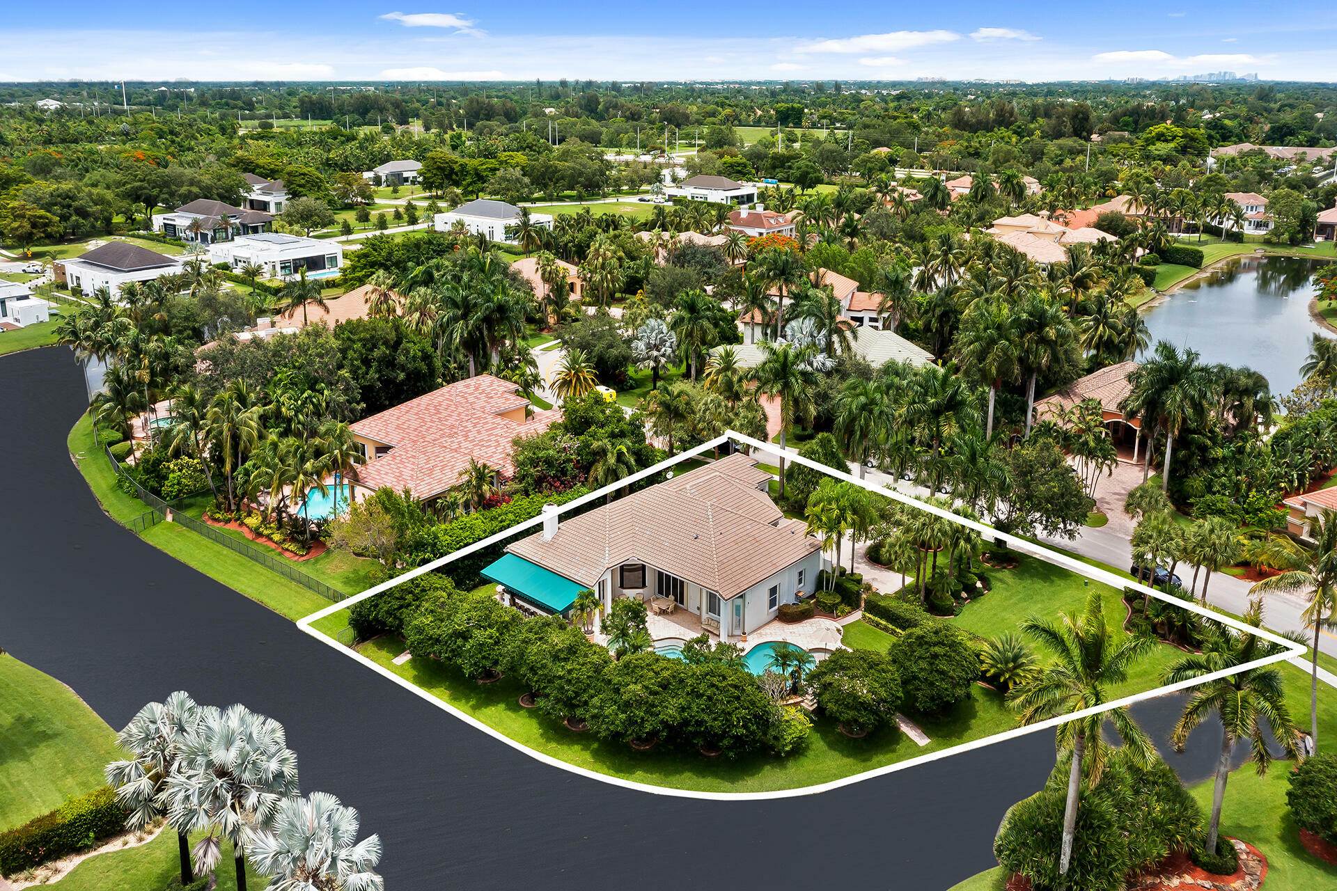 Property Photo: 2853 W Stonebrook Cr FL 33330