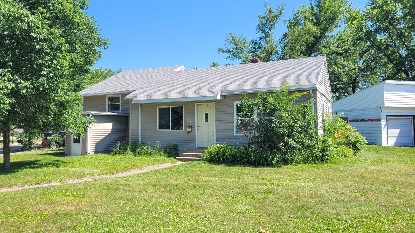 Property Photo:  924 W Montgomery St  WI 54656 