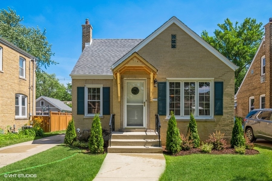 Property Photo:  7179 N Mankato Avenue  IL 60646 