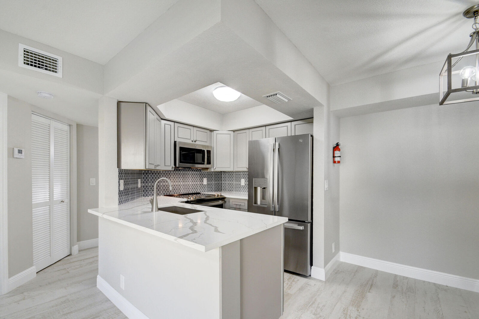 Property Photo: 4707 Lucerne Lakes Boulevard E 102 FL 33467