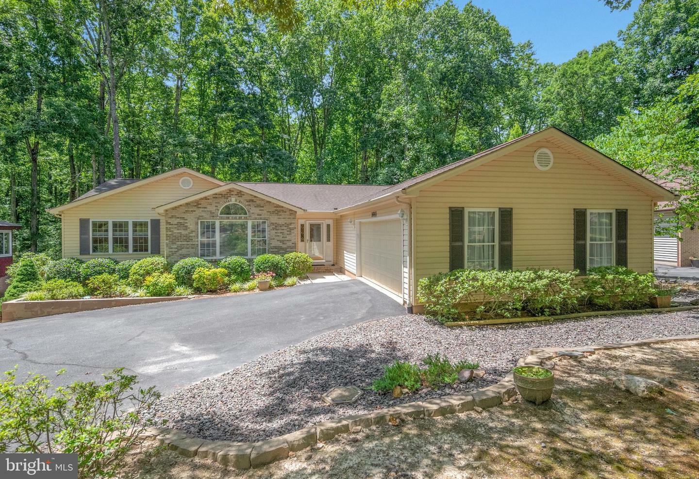 Property Photo:  1011 Eastover Parkway  VA 22508 