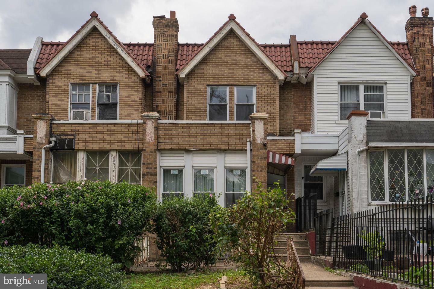 Property Photo: 4067 E Roosevelt Boulevard PA 19124